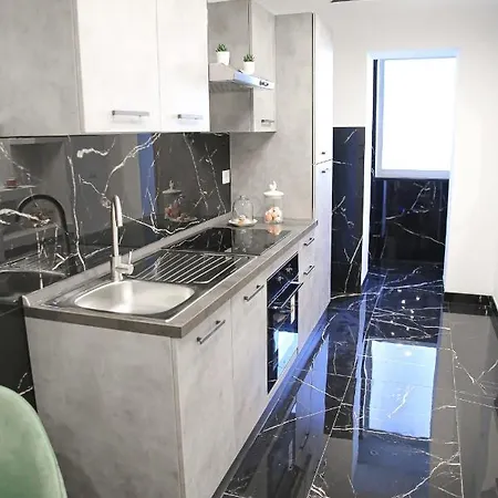 The Marble House Apartment Bari