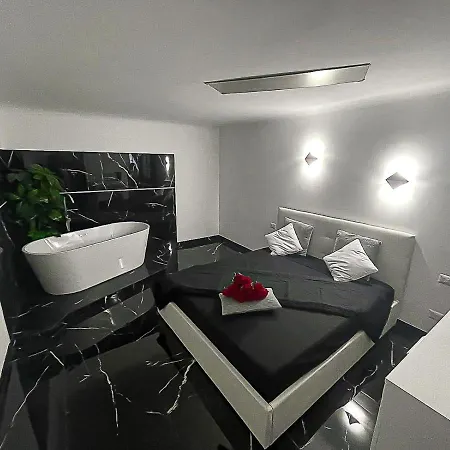 The Marble House * Bari