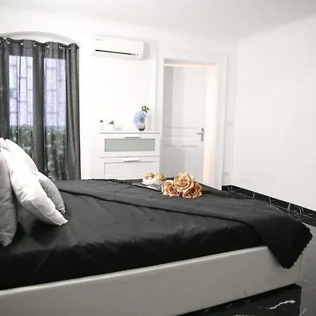 The Marble House Apartament